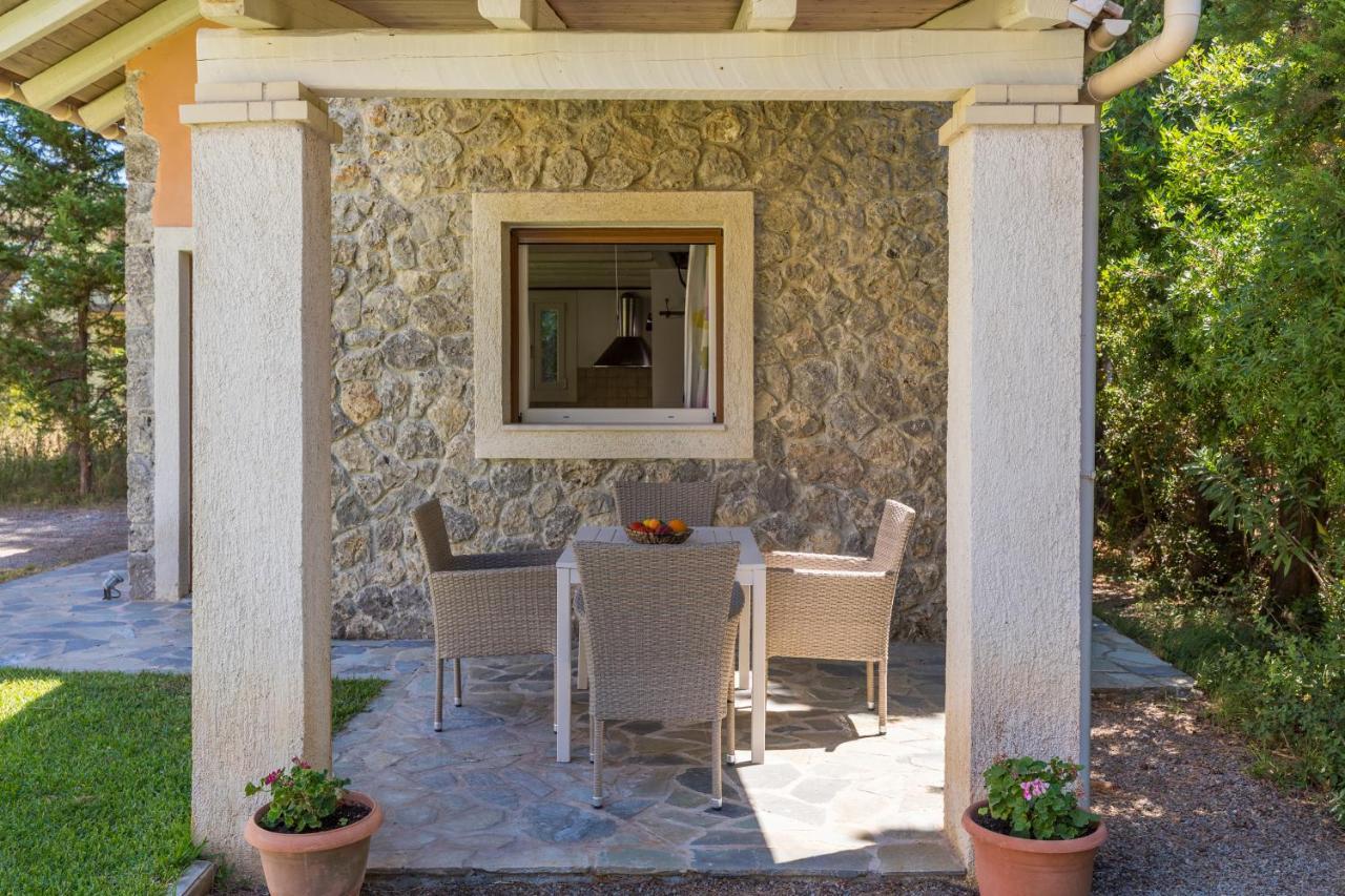 Petrinos Cottage Dafnila Exterior photo